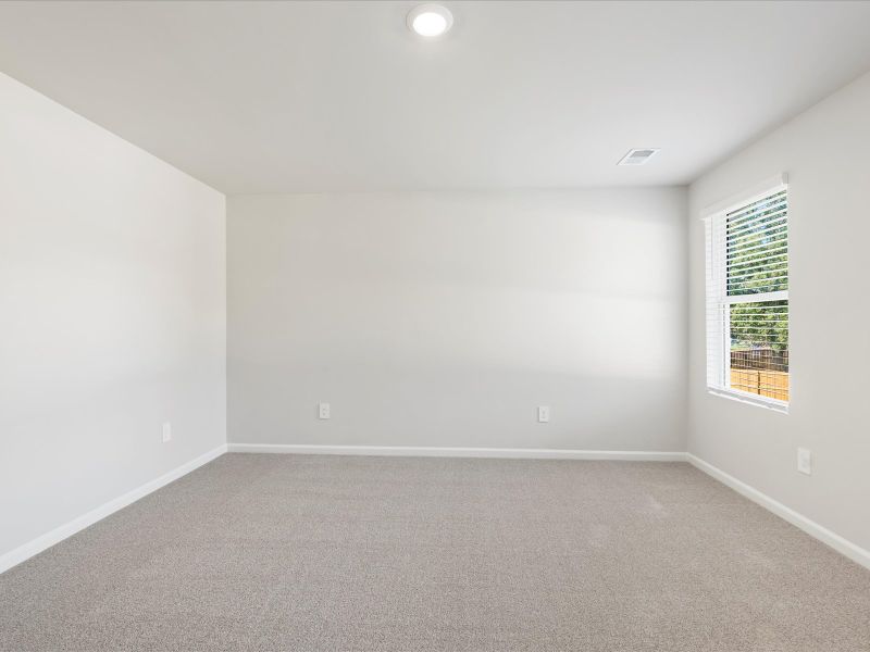 Spacious, unfurnished interior of a new home in Pleasant Brook, Piedmont (Image 18).