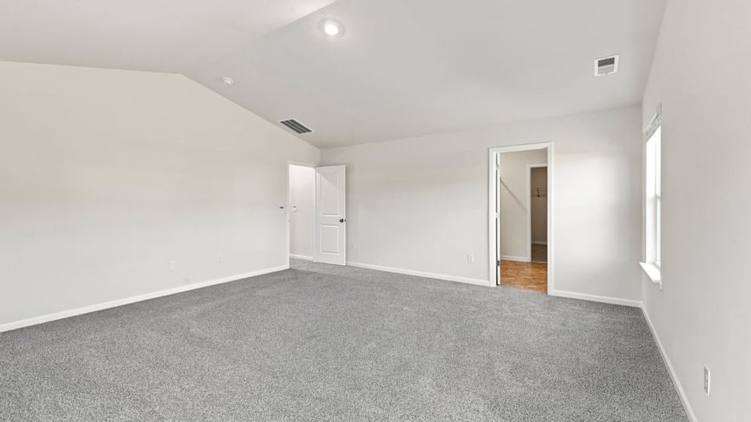 Spacious, unfurnished interior of a new home in Chestnut Ridge, Greenville (Image 39).