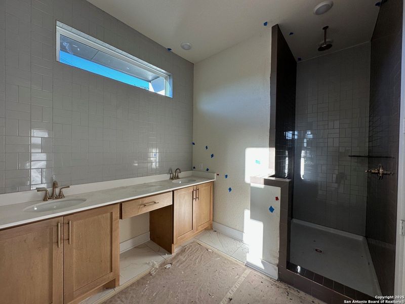 Image 11 of a home in Centero at Stone Oak. Image 11 of a home in Centero at Stone Oak.