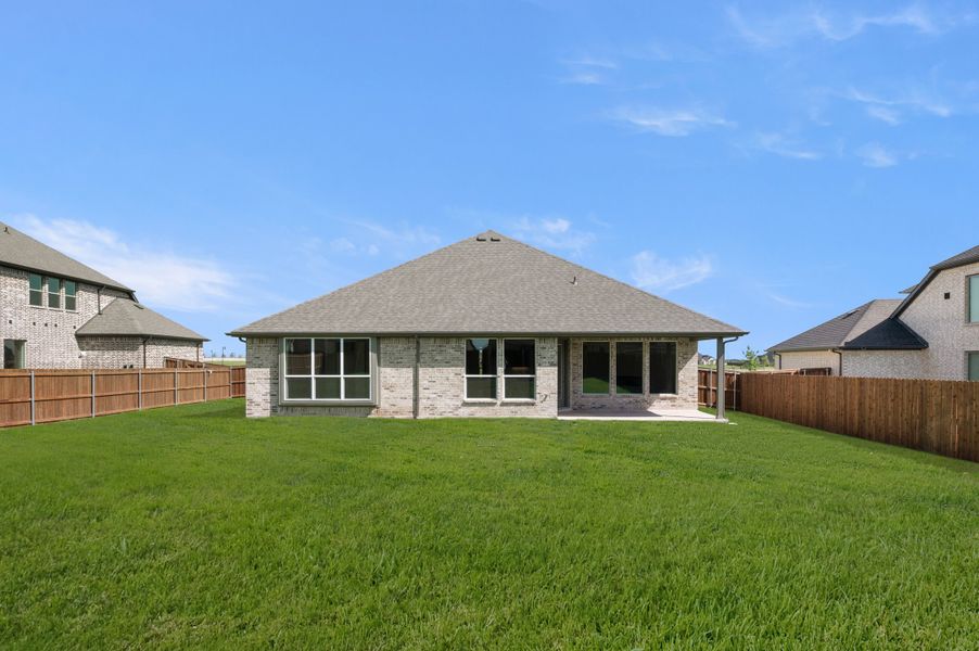 Exterior details and patio area of a home in Myrtle Creek, Waxahachie (Image 3).