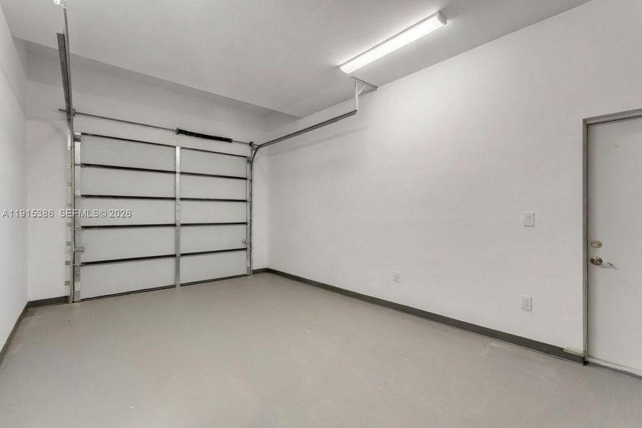 Spacious, unfurnished interior of a new home in , Miami (Image 33).
