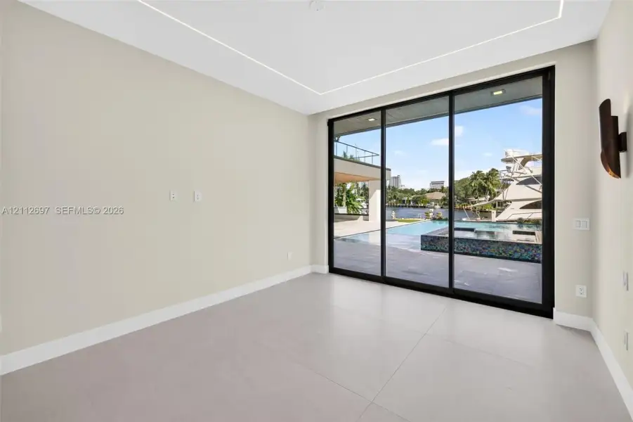 Spacious, unfurnished interior of a new home in , Fort Lauderdale (Image 20).