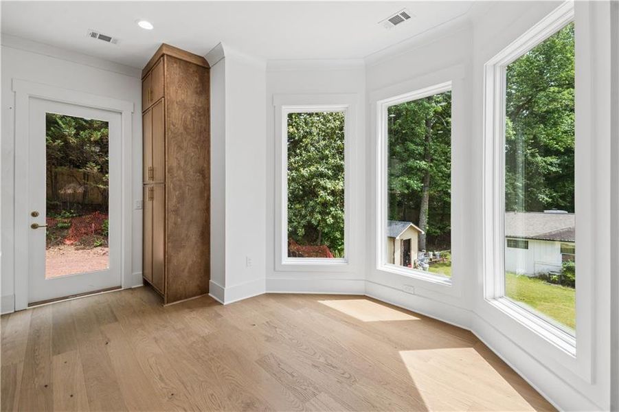 Spacious, unfurnished interior of a new home in , Alpharetta (Image 37).