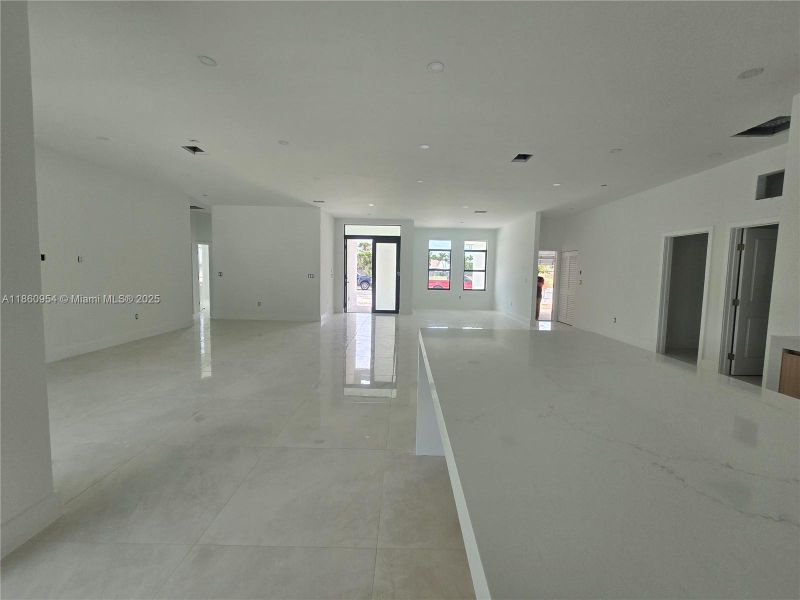 Spacious, unfurnished interior of a new home in , Miami (Image 12).