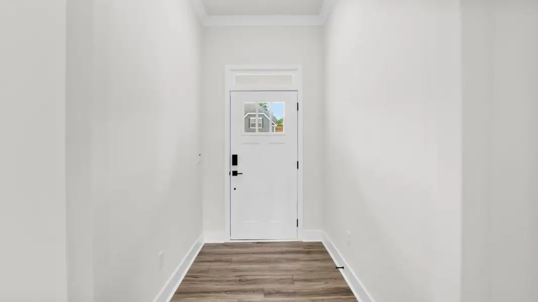 Spacious, unfurnished interior of a new home in Sunset Summits, Spartanburg (Image 17).