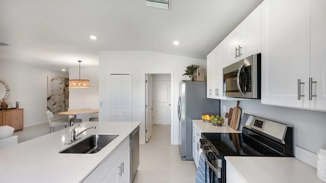 Florida CORE N002 Bloom Kitchen 4of5 F1 Base7