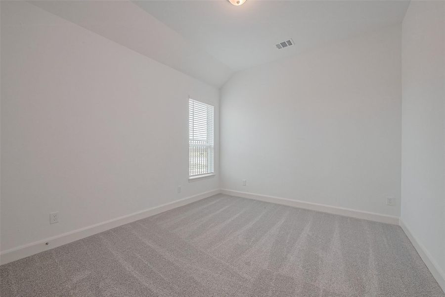 Spacious, unfurnished interior of a new home in Lago Mar, Texas City (Image 29).