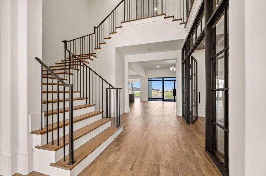 Spacious, unfurnished interior of a new home in The Resort on Eagle Mt. Lake, Fort Worth (Image 24).