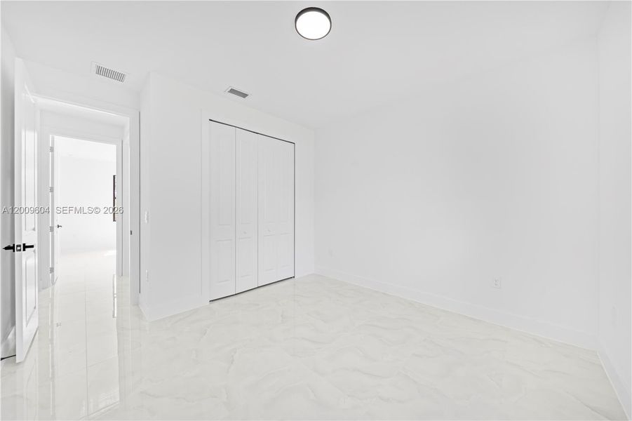 Spacious, unfurnished interior of a new home in , Lehigh Acres (Image 31).