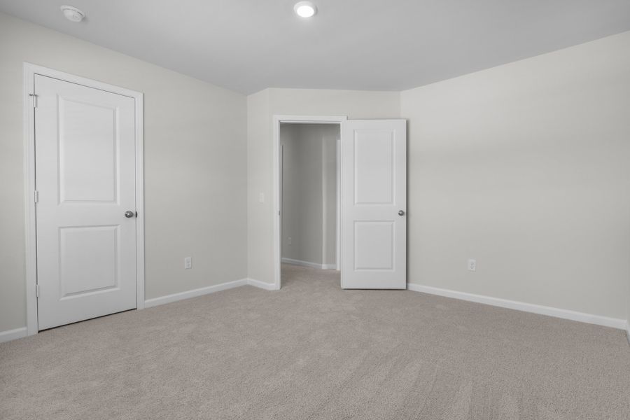 Spacious, unfurnished interior of a new home in Broadway Lake, Anderson (Image 19).