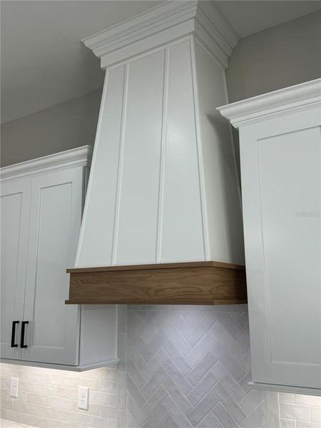 Close-up of interior finishes inside a home in , Chiefland (Image 35).