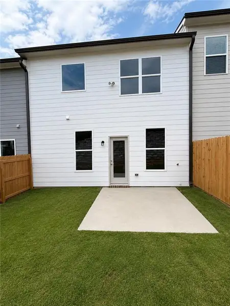 Exterior details and patio area of a home in Somerset at Riverbrook, Gainesville (Image 3).