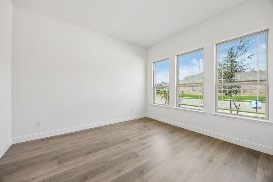 Spacious, unfurnished interior of a new home in Country Lakes, Denton (Image 17).