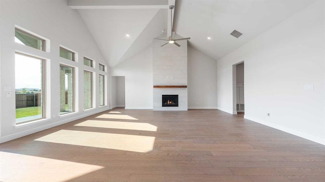 Spacious, unfurnished interior of a new home in Terraces 72', Rockwall (Image 16).