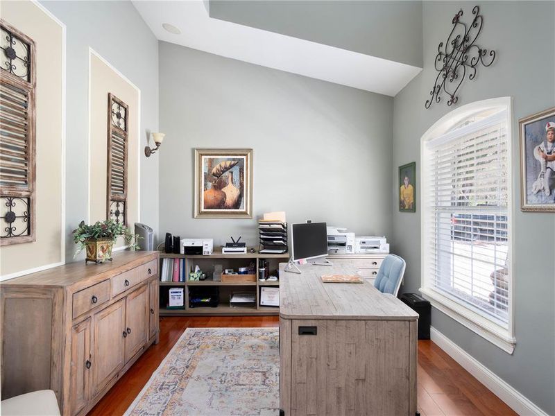 Furnished interior view inside a new home in , Ocklawaha (Image 25).