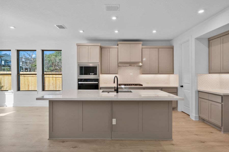 Gorgeous Open Concept Kitchen