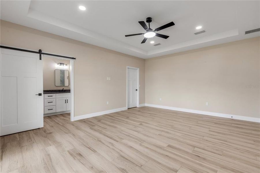 Spacious, unfurnished interior of a new home in , Oak Hill (Image 35).