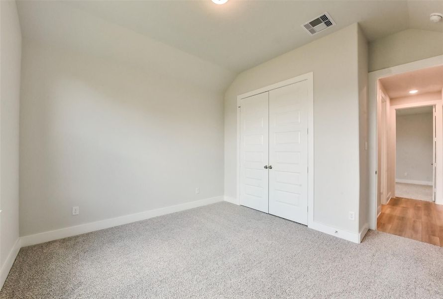 Spacious, unfurnished interior of a new home in Sierra Vista, Rosharon (Image 27).