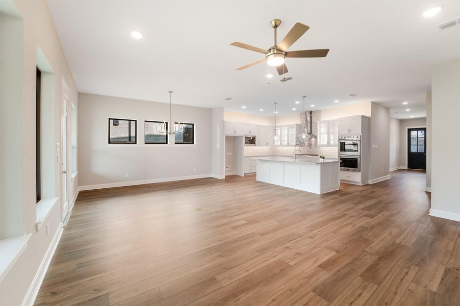 Spacious, unfurnished interior of a new home in The Meadows at Imperial Oaks, Conroe (Image 14).
