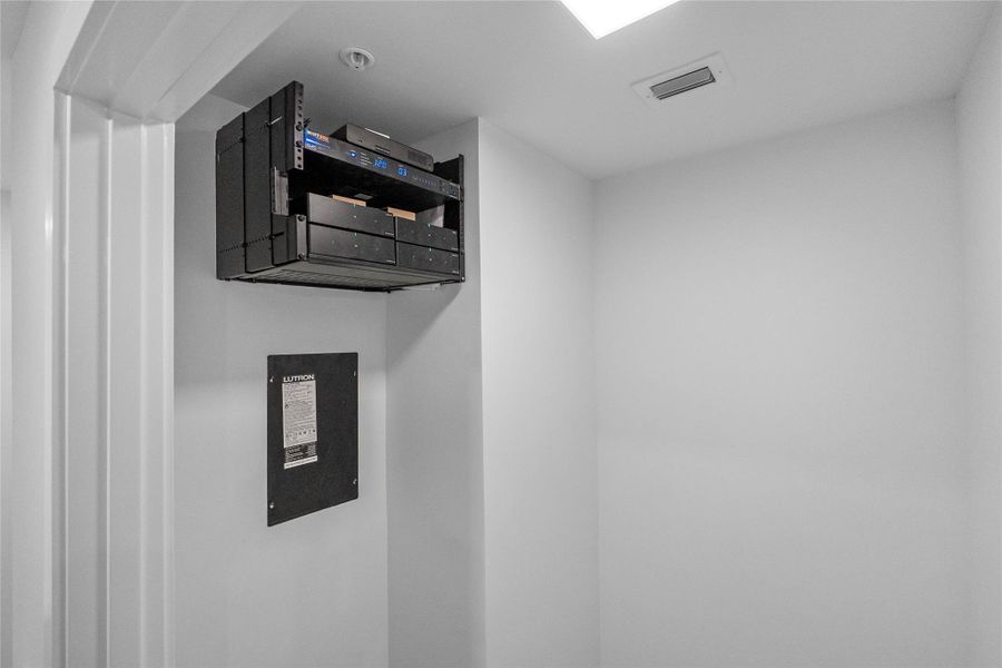 Spacious, unfurnished interior of a new home in Casamar, Pompano Beach (Image 30).