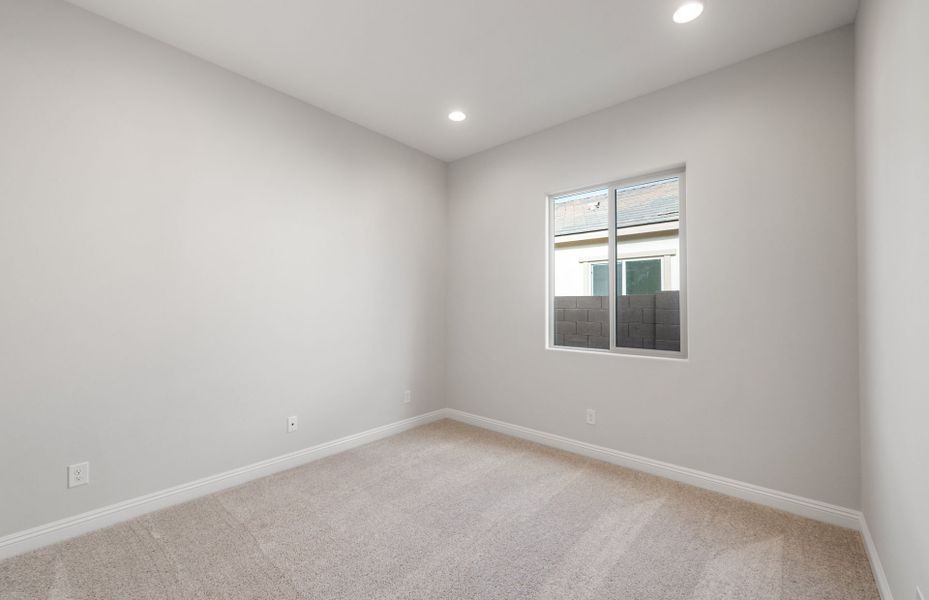 Spacious, unfurnished interior of a new home in Artisan at Asante, Surprise (Image 27).