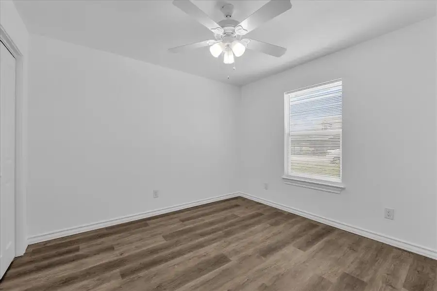 Spacious, unfurnished interior of a new home in , Riesel (Image 13).