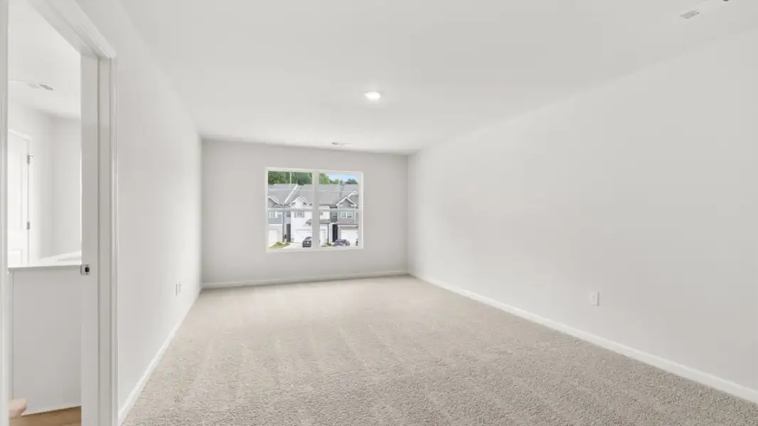 Spacious, unfurnished interior of a new home in Hughes Court, Dawsonville (Image 20).