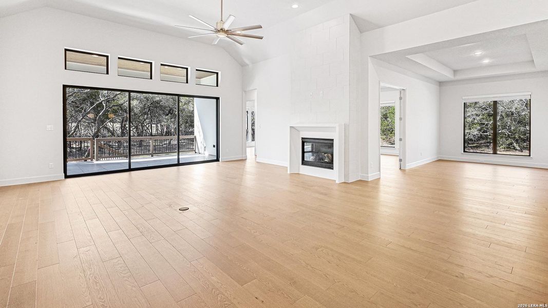 Spacious, unfurnished interior of a new home in Thornebrook, Bulverde (Image 17).