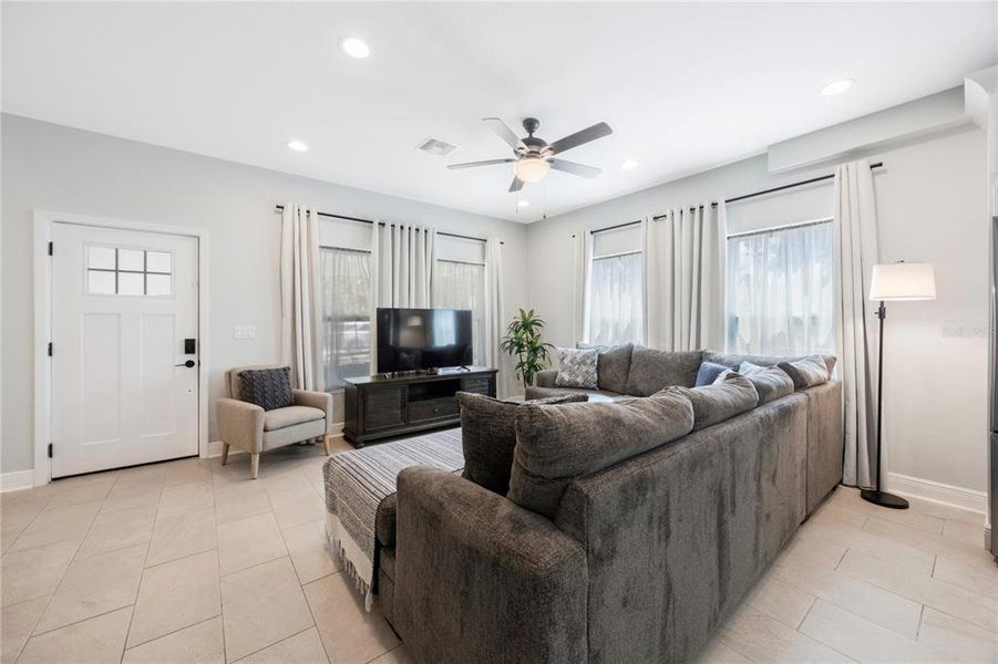 Furnished interior view inside a new home in , Tarpon Springs (Image 17).