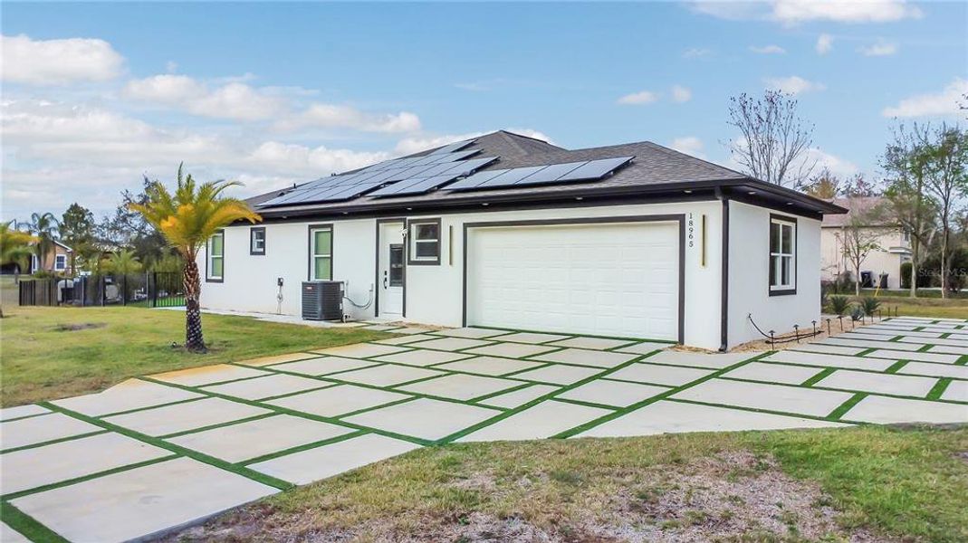 Exterior details and patio area of a home in , Orlando (Image 22).