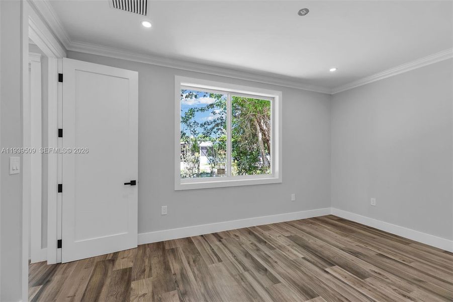 Spacious, unfurnished interior of a new home in , Key Largo (Image 23).
