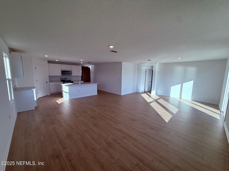 Spacious, unfurnished interior of a new home in The Arbors, Jacksonville (Image 22).
