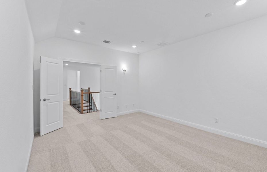 Spacious, unfurnished interior of a new home in Bluffview Reserve, Leander (Image 32).
