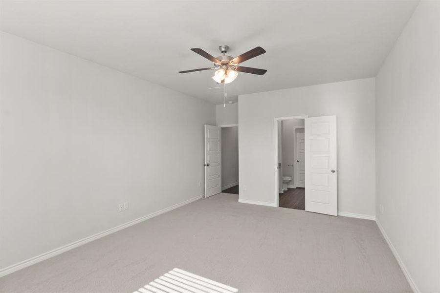 Spacious, unfurnished interior of a new home in Retreat at Fossil Creek, Fort Worth (Image 37).