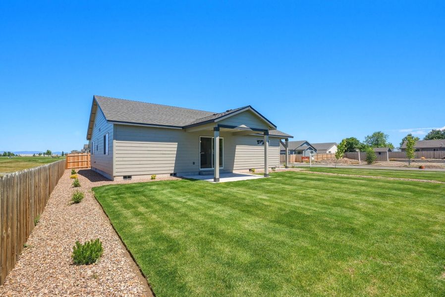 Exterior details and patio area of a home in Willowbrook, Madras (Image 3).