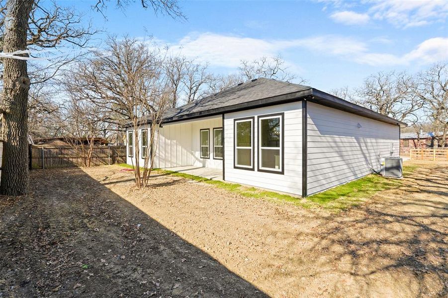 Exterior details and patio area of a home in , Dallas (Image 21).