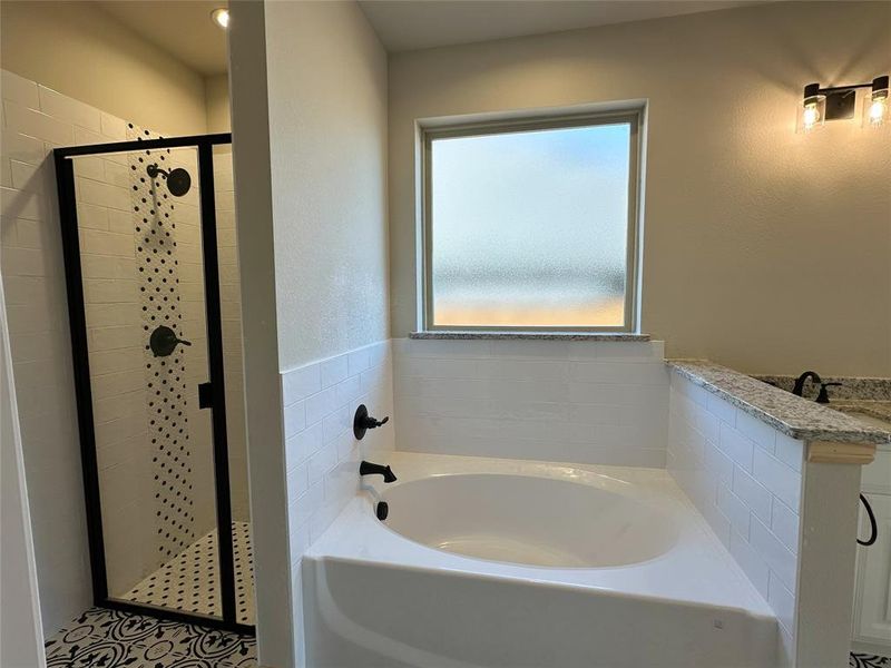 Furnished interior view inside a new home in , Cleburne (Image 9).