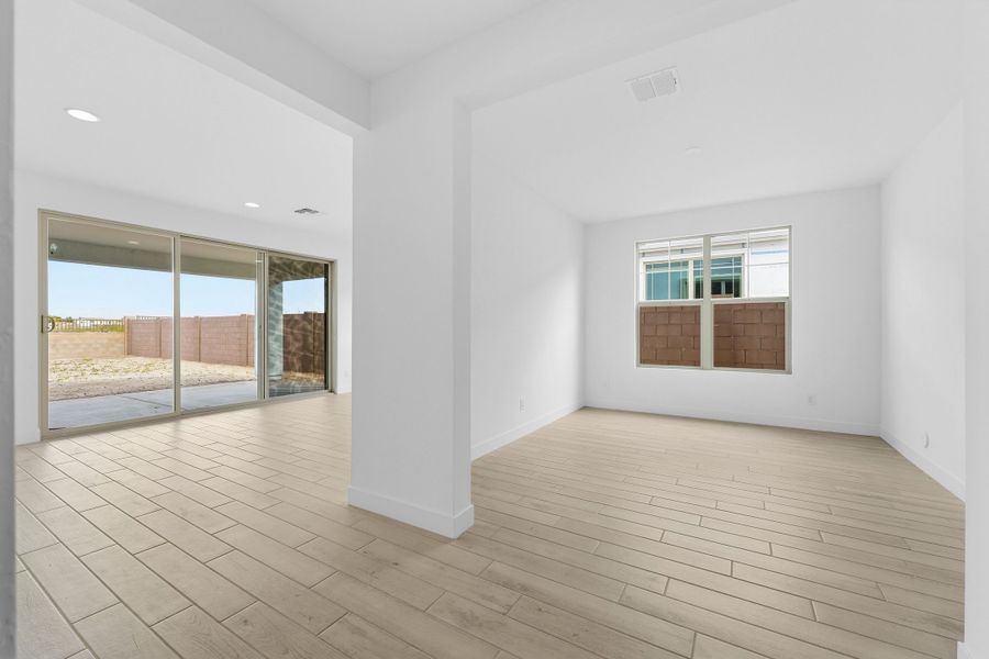 Spacious, unfurnished interior of a new home in Combs Ranch, San Tan Valley (Image 17).