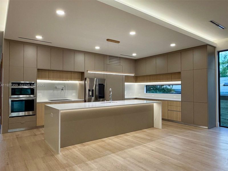 Furnished interior view inside a new home in , Fort Lauderdale (Image 7).