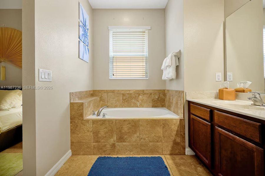 Furnished interior view inside a new home in , Kissimmee (Image 18).