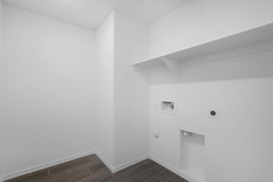 Spacious, unfurnished interior of a new home in Artisan at Asante, Surprise (Image 16).