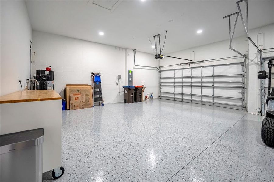Spacious, unfurnished interior of a new home in , Ocala (Image 24).