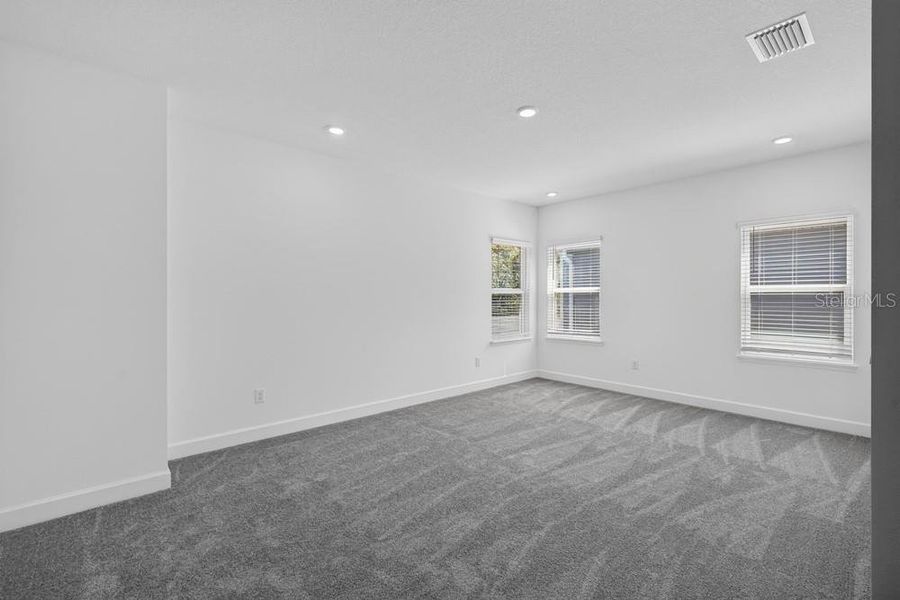 Spacious, unfurnished interior of a new home in Hammock at Two Rivers, Zephyrhills (Image 25).
