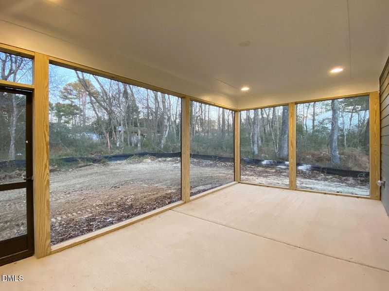 LV18 screened porch LV18 screened porch