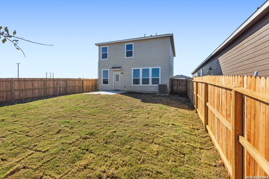 Exterior details and patio area of a home in Punta Verde, Converse (Image 3).