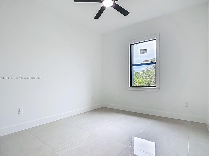 Spacious, unfurnished interior of a new home in , Lehigh Acres (Image 30).