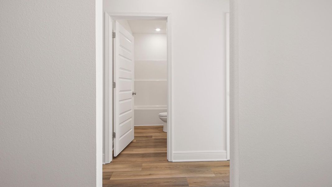 Spacious, unfurnished interior of a new home in Bayside at Ward Creek, Panama City Beach (Image 21).