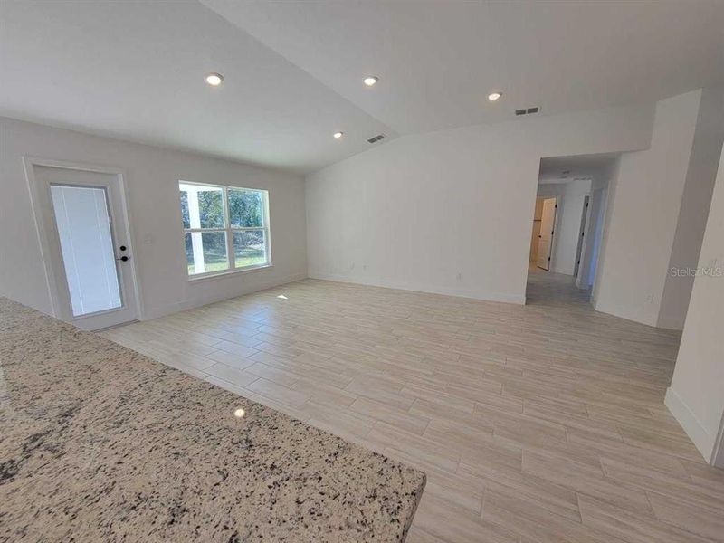 Spacious, unfurnished interior of a new home in Ocala Waterway / Kingsland Country Estates, Ocala (Image 19).