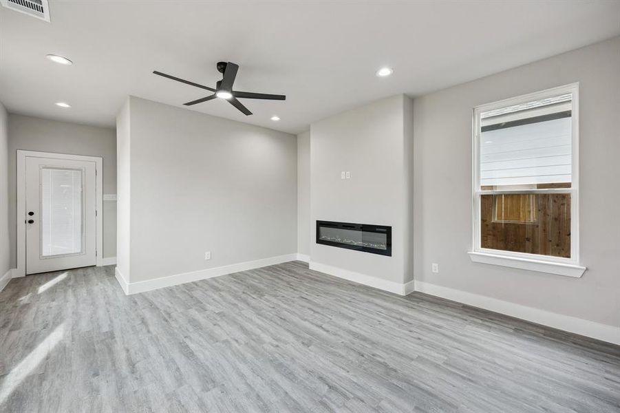 Spacious, unfurnished interior of a new home in , Dallas (Image 14).