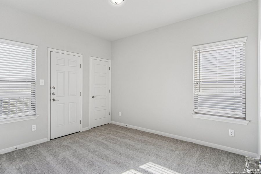 Spacious, unfurnished interior of a new home in Magnolia Village North, San Antonio (Image 33).